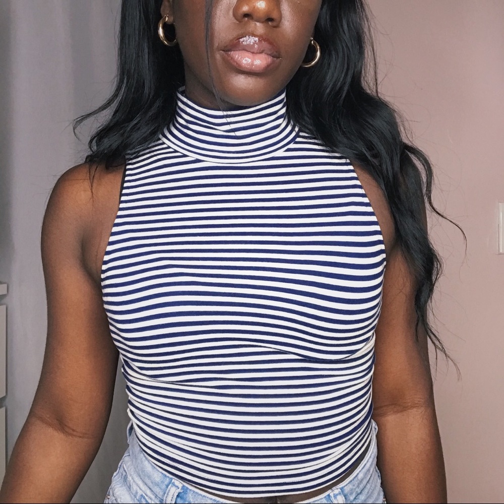 Sleeveless Turtleneck Crop